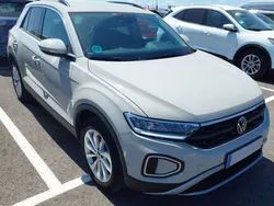 Gris / plata Usado 2023 VW T-Roc Life SUV | 27.990 € (Precio justo)