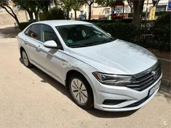 Gris / plata Usado 2016 VW Jetta Sportline Berlina | 13.500 €