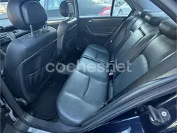 Azul Usado 2001 Mercedes C320 Avantgarde Berlina | 1100 €