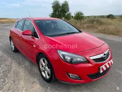 Rojo Usado 2012 Opel Astra Selective Berlina | 5500 € (Super precio)