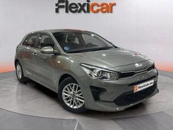Gris Usado 2023 Kia Rio Berlina | 16.290 € (Precio justo)