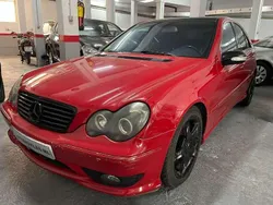 Rojo Usado 2005 Mercedes C180 Elegance Berlina | 3800 € (Buen precio)