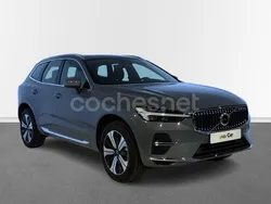 Gris Usado 2023 Volvo XC60 Core SUV | 53.900 €
