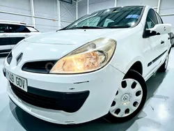 Blanco Usado 2008 Renault Clio II Business Berlina | 3999 € (Precio justo)