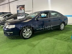Azul Usado 2005 VW Passat Highline Berlina | 4499 € (Buen precio)