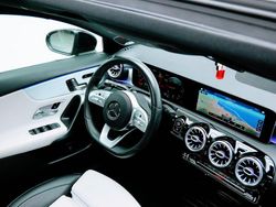 Gris Usado 2018 Mercedes A180 AMG Utilitario | 29.990 €