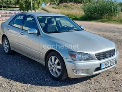 Gris / plata Usado 2002 Lexus IS200 Berlina | 9500 €