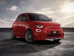 Rojo Nuevo 2025 Abarth 500e Utilitario | 36.299 €