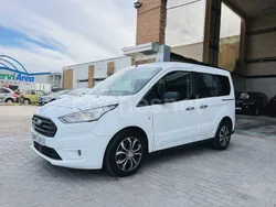 Blanco Usado 2019 Ford Tourneo Connect Trend Monovolumen | 11.500 €