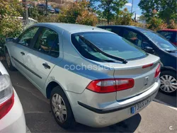 Gris / plata Usado 2003 Renault Laguna II Authentique Berlina | 2300 € (Precio justo)
