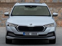 Blanco Usado 2023 Skoda Octavia Ambition Familiar | 21.590 € (Buen precio)