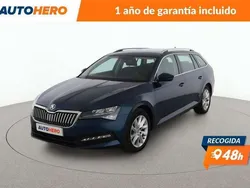 Azul Usado 2023 Skoda Superb SportLine Berlina | 24.094 €