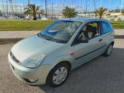 Gris Usado 2003 Ford Fiesta Trend Utilitario | 2200 € (Precio justo)