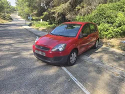 Rojo Usado 2008 Ford Fiesta Ambiente Utilitario | 3500 € (Precio justo)