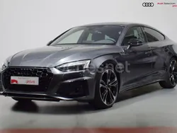 Gris / plata Usado 2023 Audi A5 Sportback Ambiente Berlina | 47.297 € (Caro)