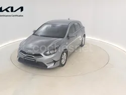 Gris / plata Usado 2024 Kia Ceed Berlina | 18.700 € (Precio justo)