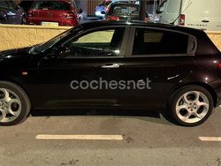 Negro Usado 2002 Alfa Romeo 147 Distinctive Utilitario | 2200 €