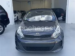 Gris / plata Usado 2015 Kia Rio Berlina | 5100 € (Buen precio)