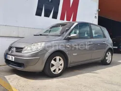 Gris / plata Usado 2005 Renault Scénic II Authentique Monovolumen | 2700 € (Un poco caro)