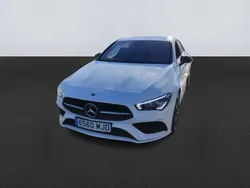 Amarillo Usado 2023 Mercedes CLA180 Berlina | 37.700 €