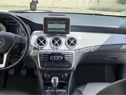 Gris / plata Usado 2013 Mercedes CLA200 AMG line Berlina | 13.500 €