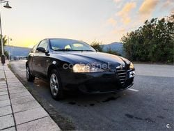 Negro Usado 2005 Alfa Romeo 147 Distinctive Utilitario | 3500 € (Precio justo)