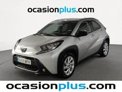 Gris Usado 2024 Toyota Aygo Play Utilitario | 14.273 € (Precio justo)