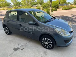Gris / plata Usado 2007 Renault Clio II Authentique Berlina | 3899 € (Precio justo)