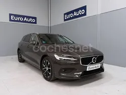 Gris / plata Usado 2021 Volvo V60 Momentum Familiar | 20.900 € (Precio justo)