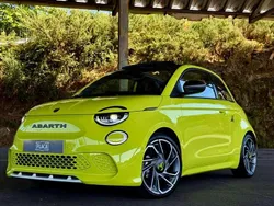 Verde Usado 2024 Abarth 500e Scorpionissima Utilitario | 30.900 €