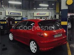 Rojo Usado 2001 Peugeot 206 GTi Berlina | 3700 € (Un poco caro)