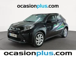 Negro Usado 2024 Toyota Aygo Play Utilitario | 13.864 € (Precio justo)