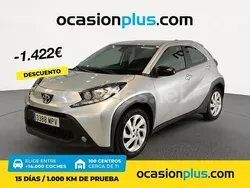 Gris / plata Usado 2024 Toyota Aygo Play Utilitario | 15.650 € (Precio justo)
