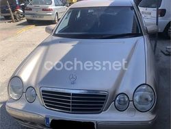 Beige Usado 2001 Mercedes E320 Avantgarde Berlina | 4000 €