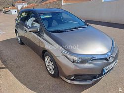 Marrón Usado 2017 Toyota Auris Business Edition Berlina | 11.800 € (Buen precio)