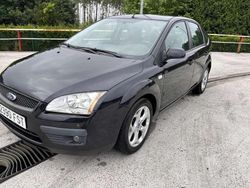 Negro Usado 2007 Ford Focus Trend Utilitario | 3900 € (Precio justo)
