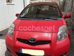 Rojo Usado 2010 Toyota Yaris Berlina | 6400 € (Precio justo)