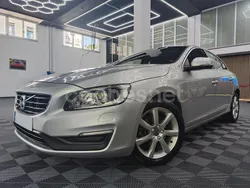Gris / plata Usado 2017 Volvo S60 Momentum Berlina | 14.900 € (Precio justo)