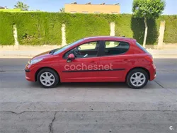 Rojo Usado 2007 Peugeot 207 Premium Berlina | 4900 € (Precio justo)