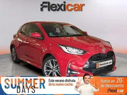 Burdeos Usado 2024 Toyota Yaris Hybrid Active Utilitario | 22.690 € (Precio justo)
