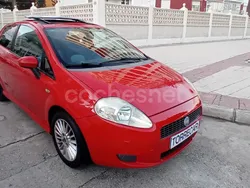 Rojo Usado 2007 Fiat Grande Punto Sport Utilitario | 3990 € (Precio justo)