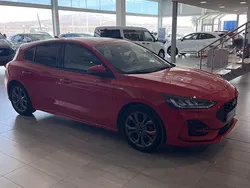 Rojo Usado 2024 Ford Focus ST-Line Berlina | 20.995 € (Buen precio)