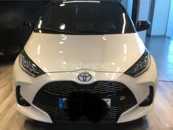 Blanco Nuevo 2024 Toyota Yaris Hybrid Plus Berlina | 23.950 € (Precio justo)
