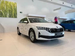 Blanco Nuevo 2025 Skoda Octavia Selection Familiar | 34.000 € (Precio justo)