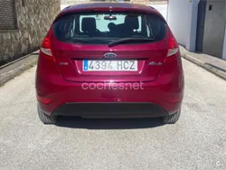 Rosa Usado 2011 Ford Fiesta Trend Utilitario | 4400 € (Buen precio)