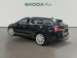 Negro Usado 2022 Skoda Octavia Ambition Familiar | 26.290 € (Precio justo)