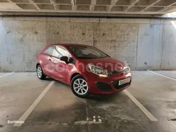 Granate Usado 2013 Kia Rio Berlina | 6980 € (Un poco caro)