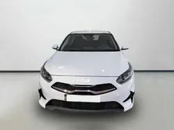 Blanco Nuevo 2025 Kia Ceed Berlina | 22.300 € (Precio justo)