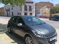 Gris Usado 2017 Peugeot 208 Allure Utilitario | 9700 € (Caro)