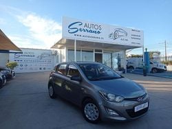 Gris Usado 2013 Hyundai i20 Base Berlina | 6550 € (Precio justo)